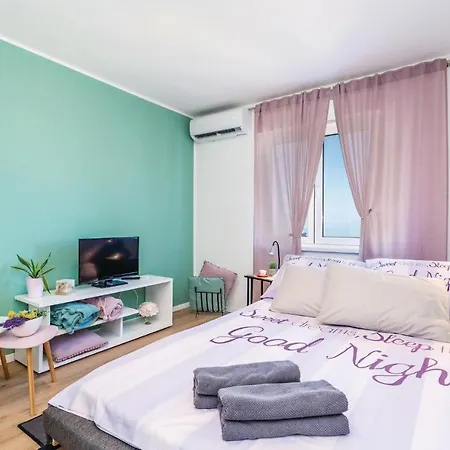 Apartment Gorgeous In With House Sea View *